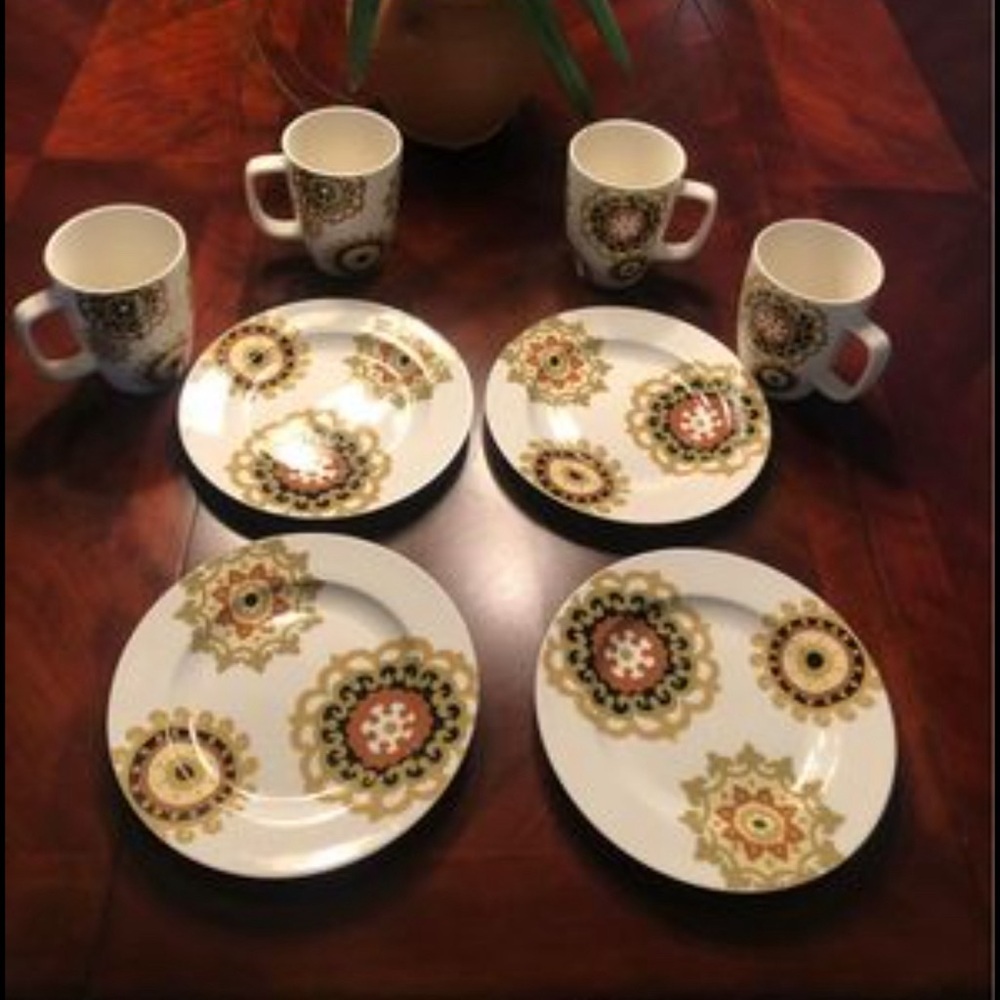 New 8 Piece Split P Barcelona Floral Medallion Porcelain Salad Plates & Tea Mugs